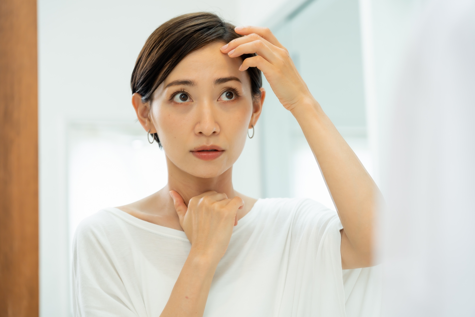 ヘナで白髪染めを染める時、“生え際が染まりにくい”のはなぜ？きれいに染めるコツを解説